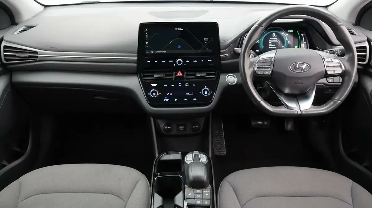 2022-hyundai-ioniq-e-premium-electric-big-13