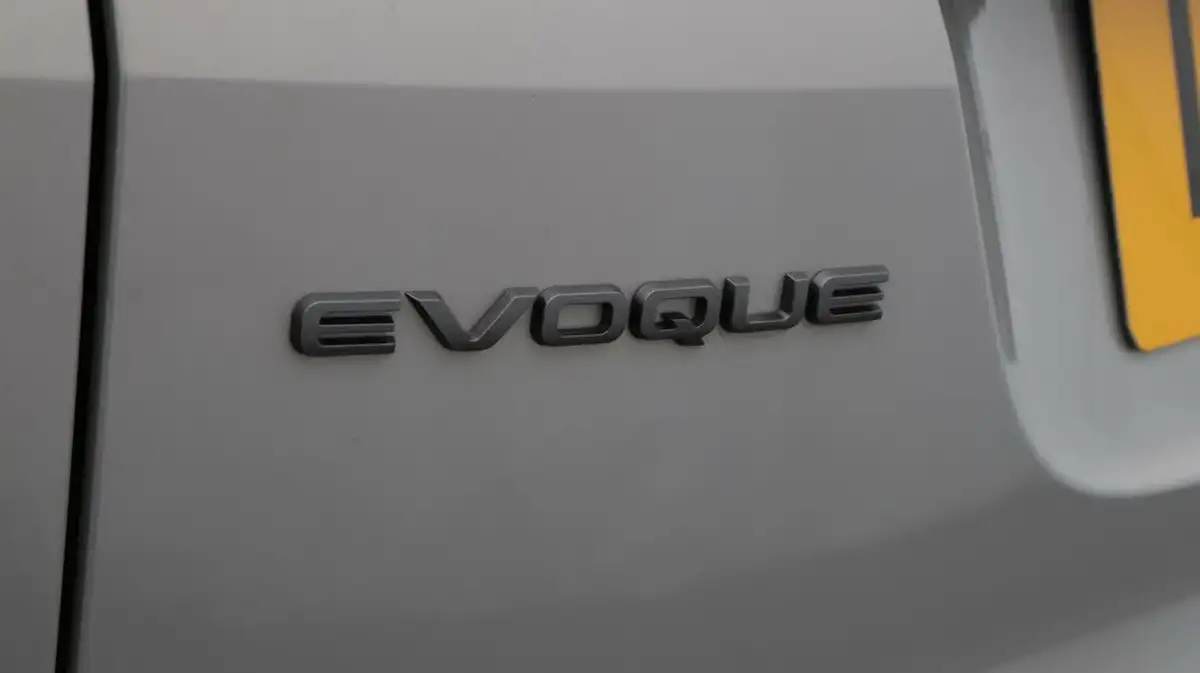 2022-land-rover-range-rover-evoque-20-d200-r-dynamic-s-big-21