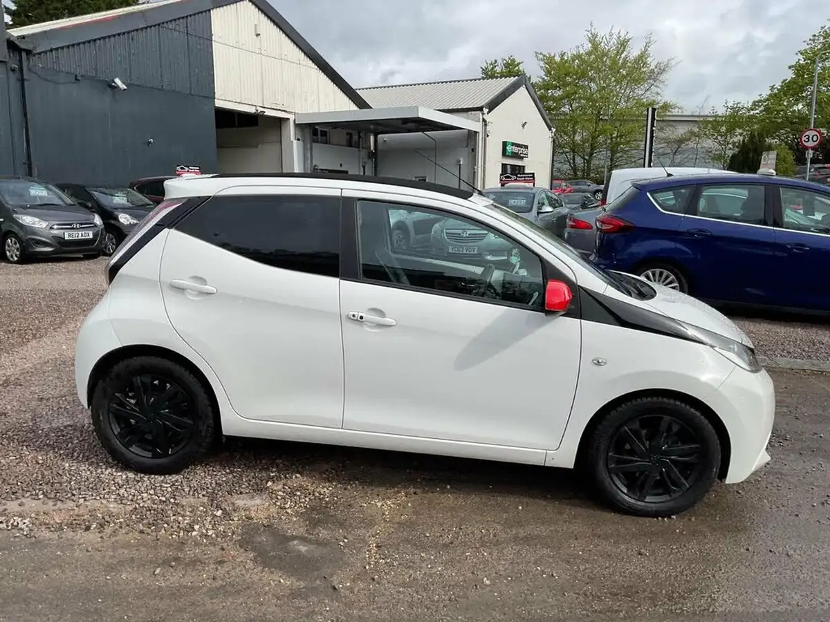 2015-toyota-aygo-10-vvt-i-x-pression-5d-big-52