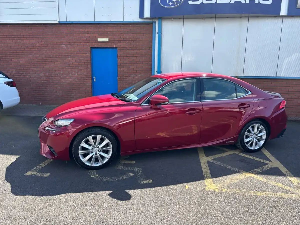 2015-lexus-is-300h-25-executive-edition-big-1