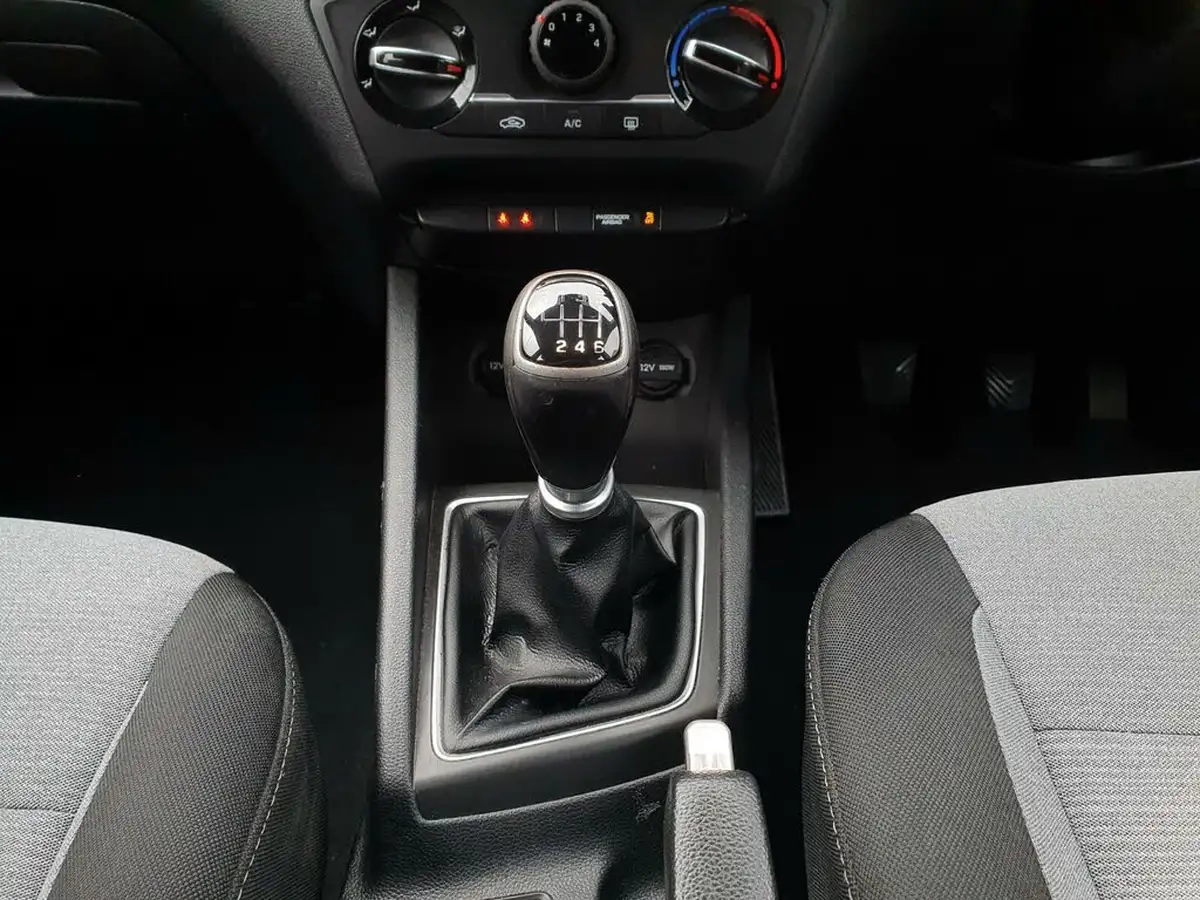 2015-hyundai-i20-14crdi-se-hatchback-5d-big-14