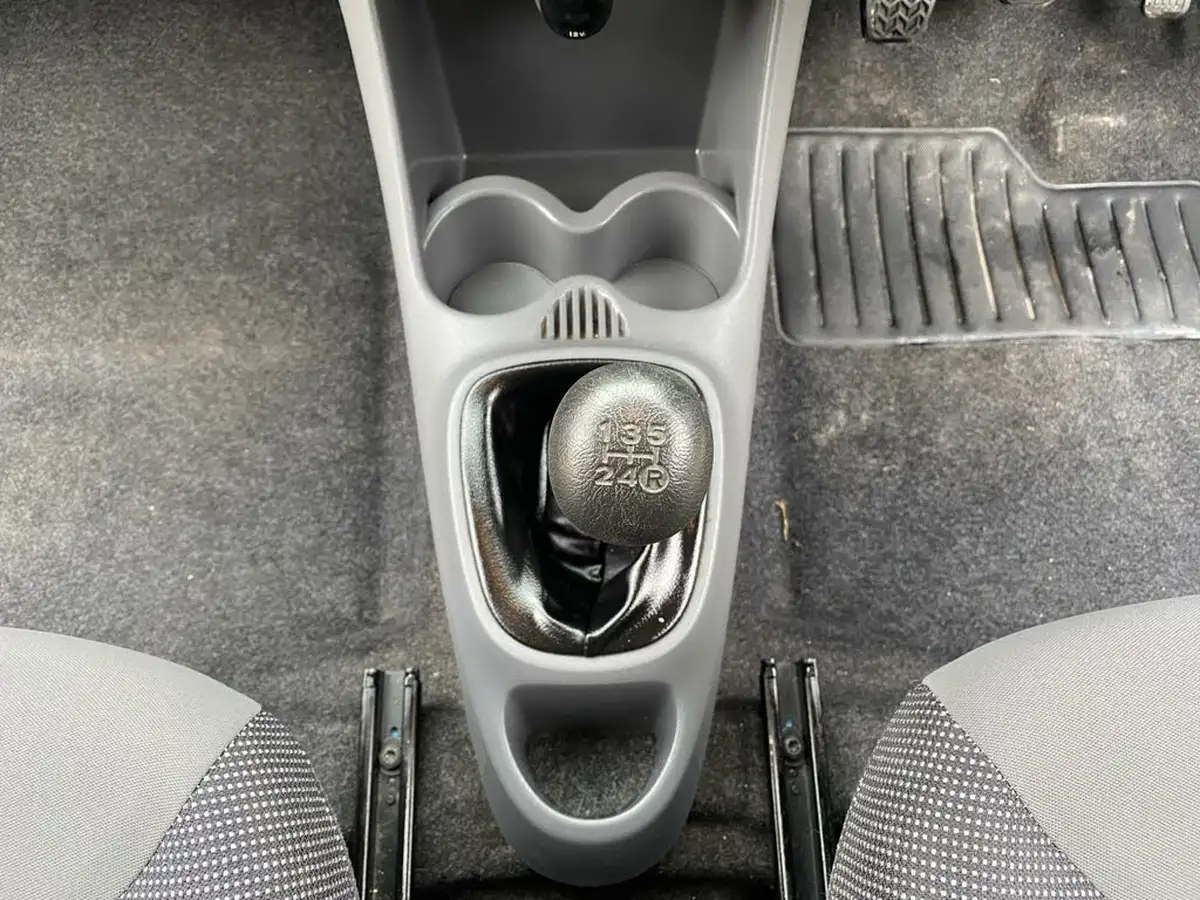 2008-peugeot-107-10-urban-3d-big-13