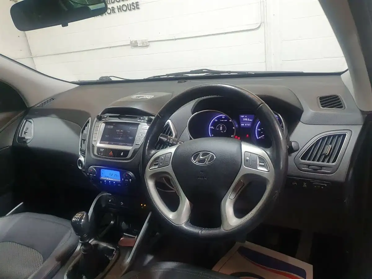 2012-hyundai-ix35-20td-premium-4wd-big-31