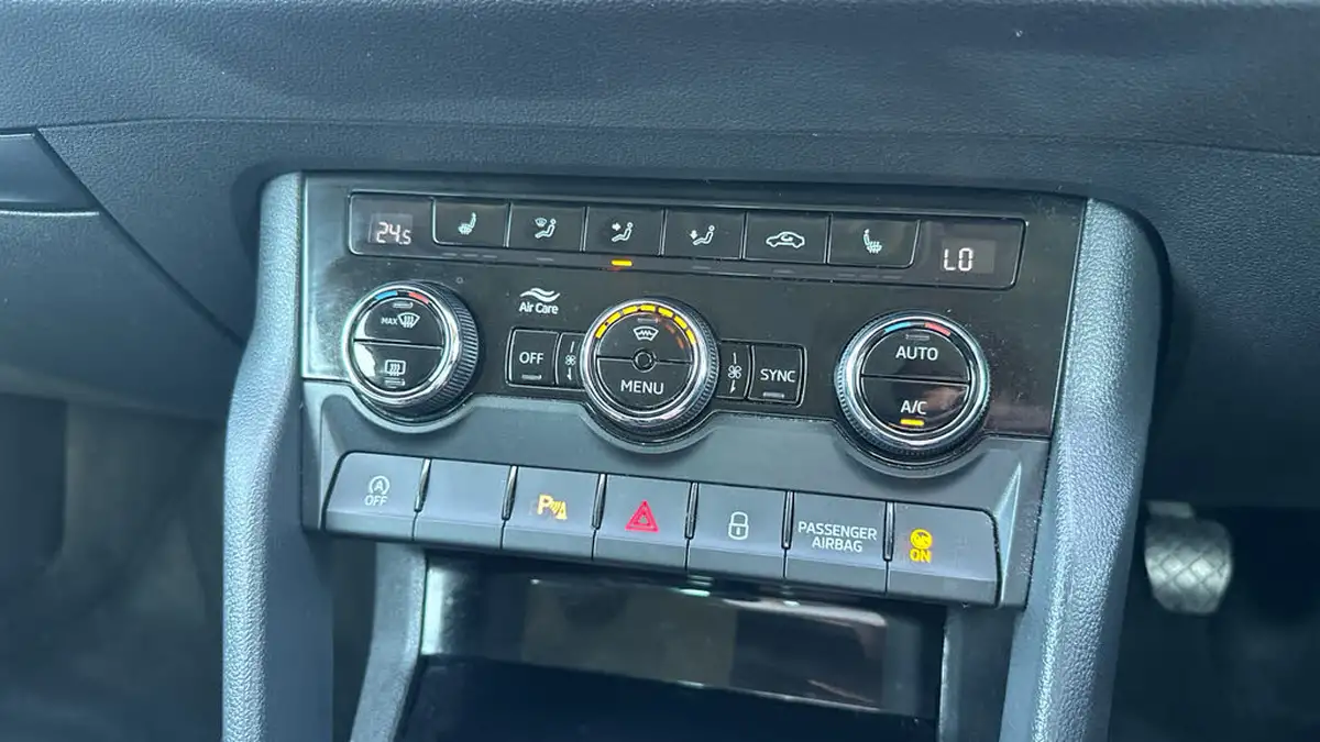 2018-skoda-karoq-15-tsi-se-l-ss-big-28