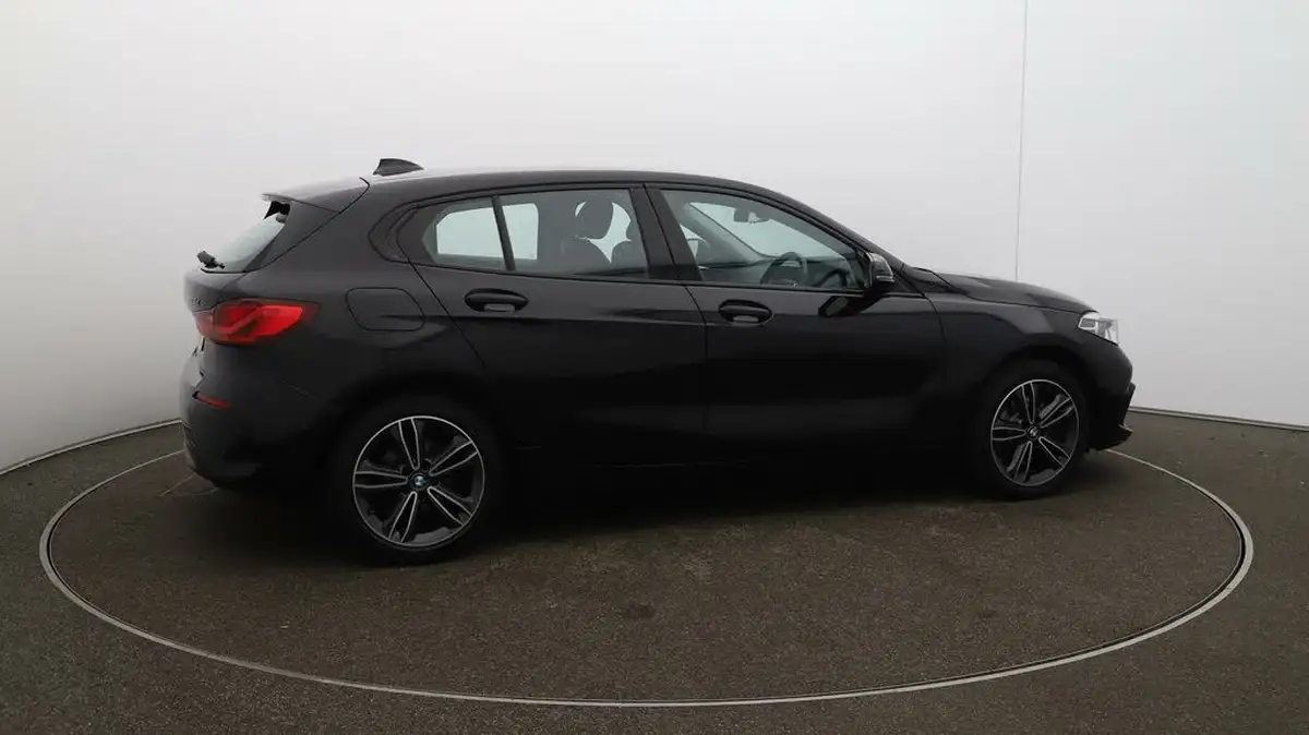 2022-bmw-1-series-15td-116d-sport-dct-big-42