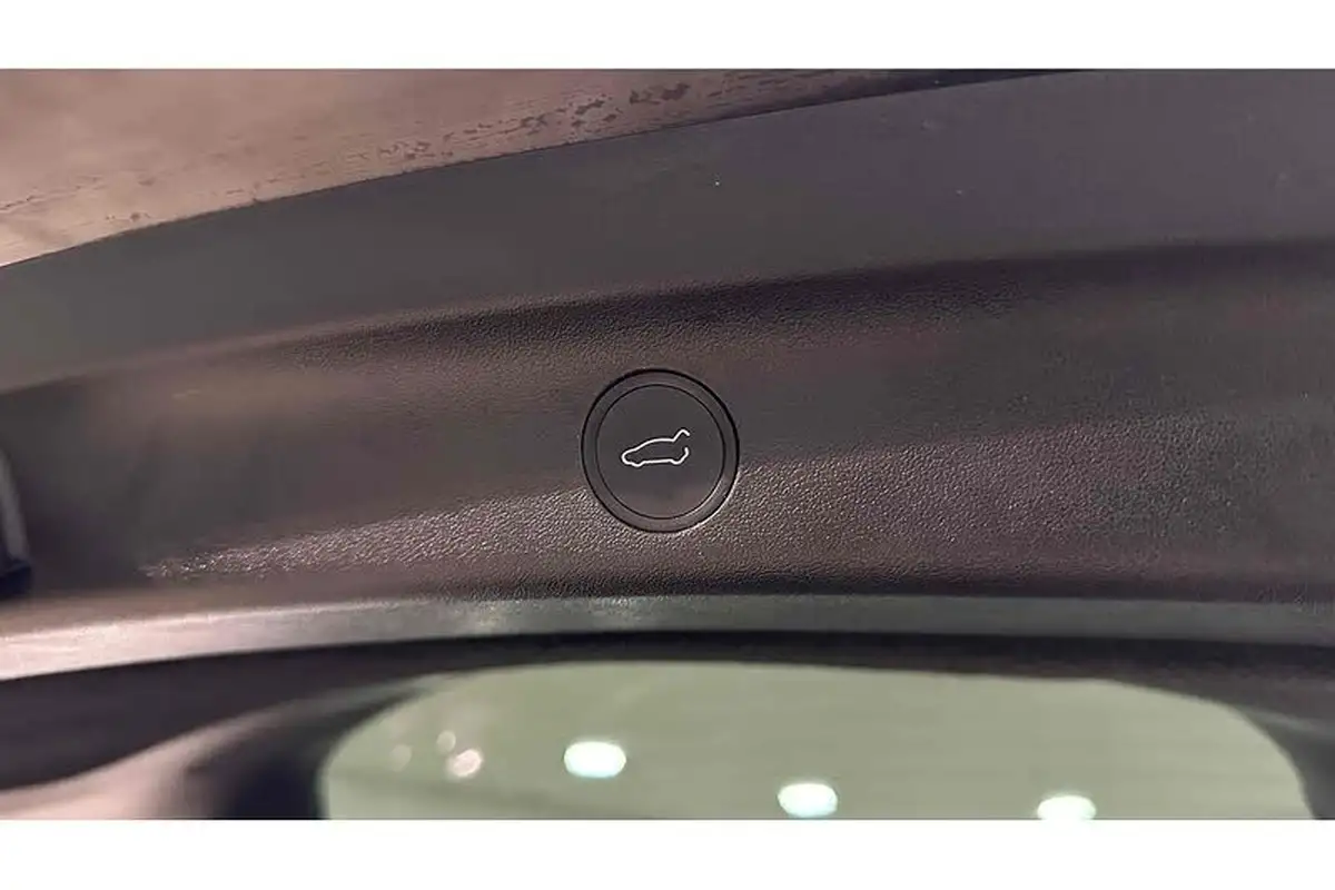 2022-tesla-model-y-e-long-range-big-11