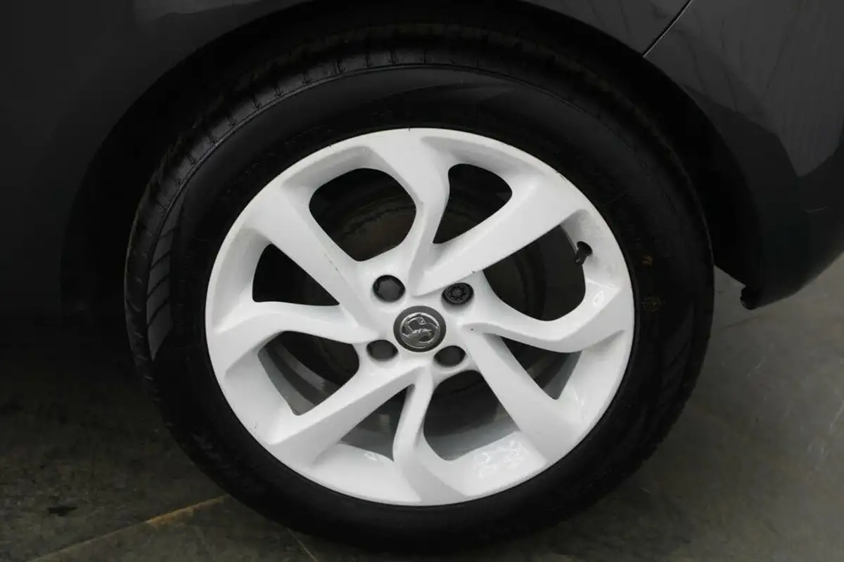 2015-vauxhall-corsa-14-sting-3d-big-9