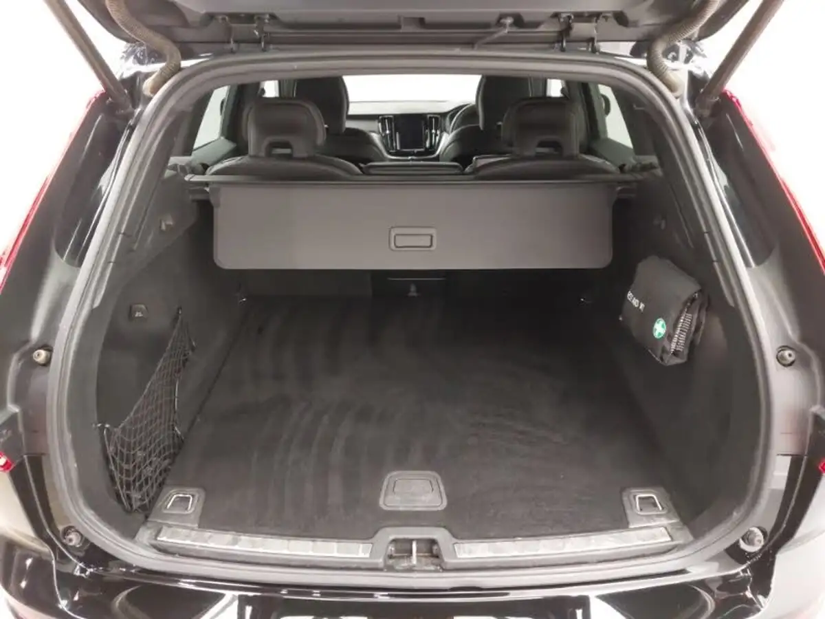 2019-volvo-xc60-20td-d4-r-design-geartronic-big-7