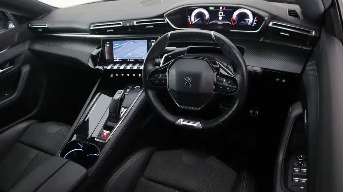 2021-peugeot-508-12-puretech-gt-big-9