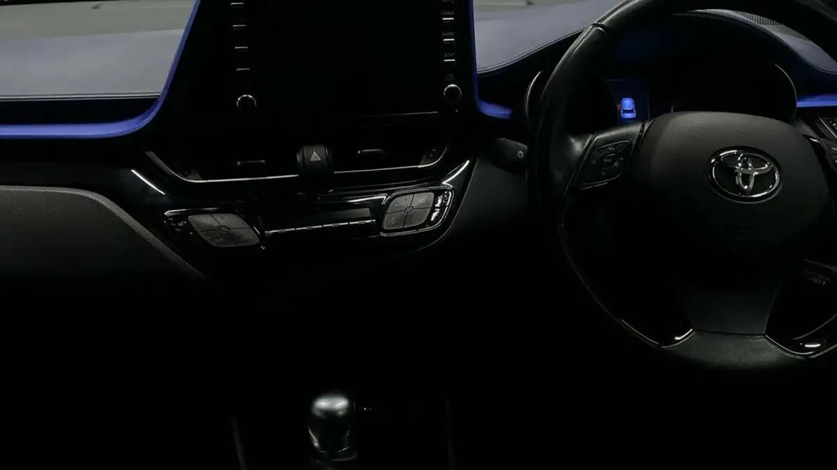 2020-toyota-c-hr-18-vvt-i-dynamic-big-15