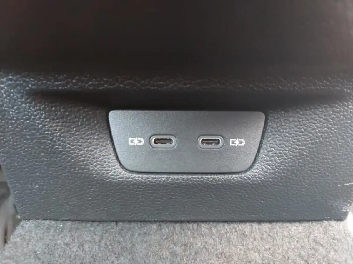 2022-volkswagen-golf-15-tsi-style-130ps-hatchback-big-9