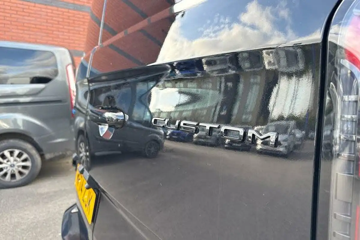 2024-ford-transit-custom-e-320-l1h1-limited-136ps-panel-van-big-19