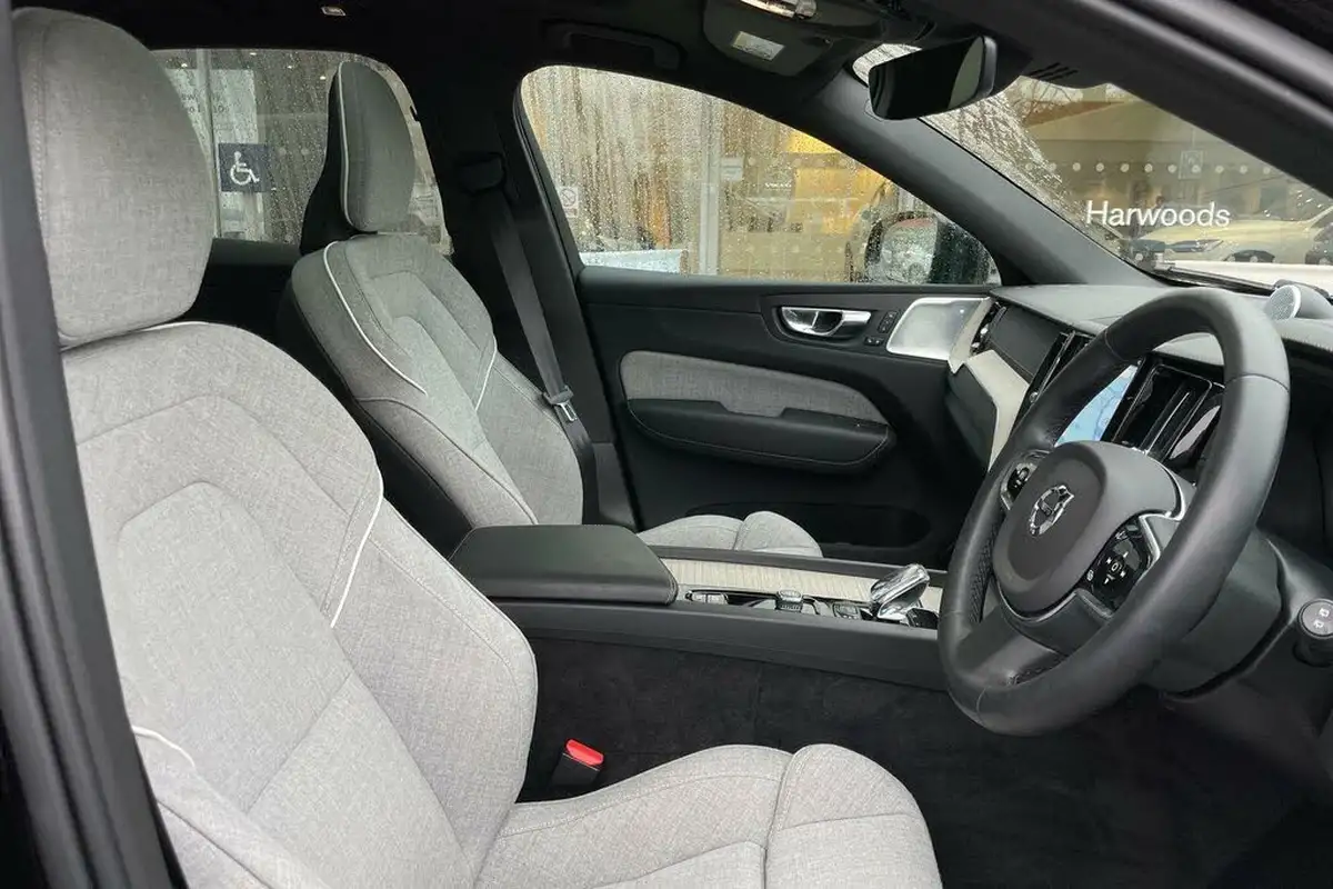 2023-volvo-xc60-20-t8-ultimate-dark-big-26