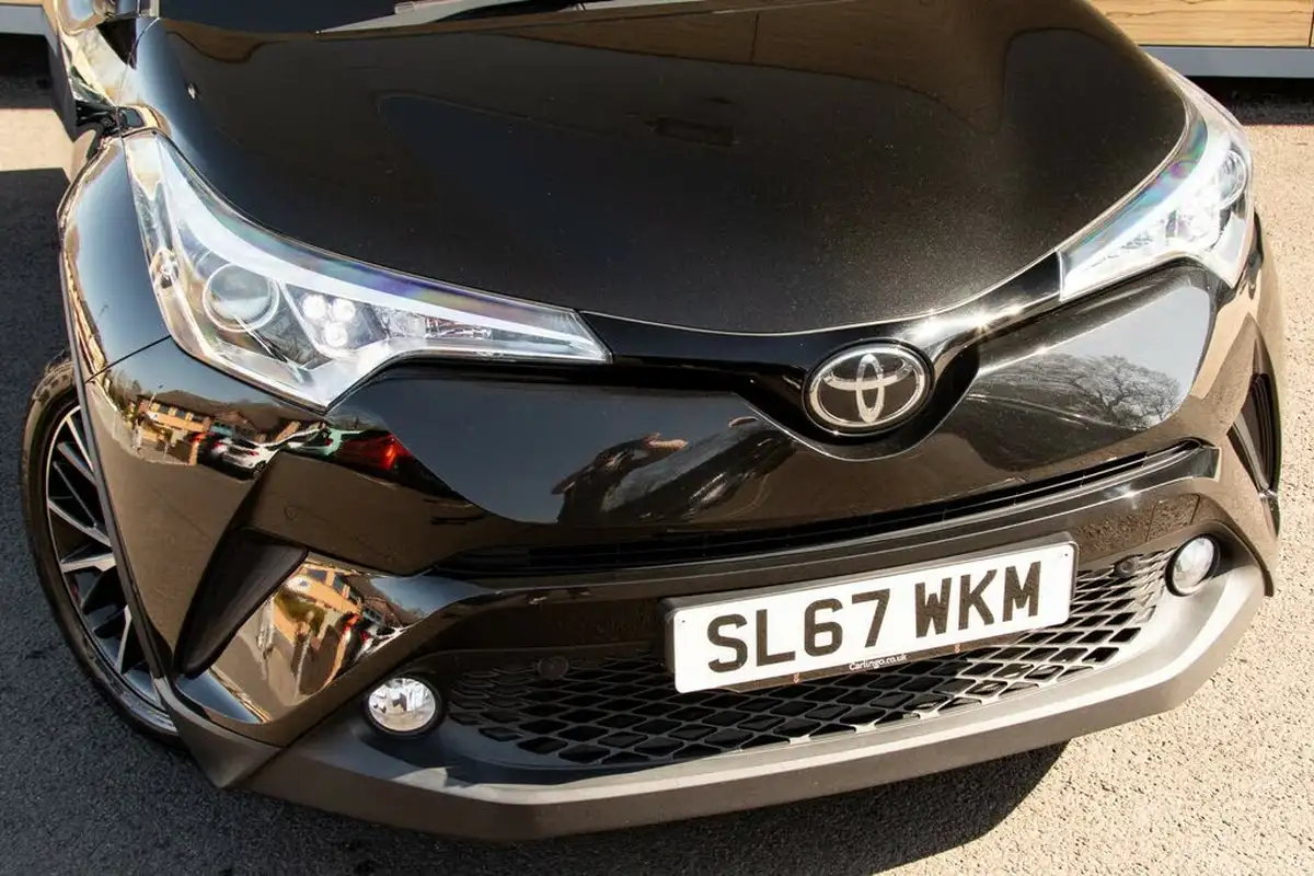 2017-toyota-c-hr-12-excel-cvt-big-10