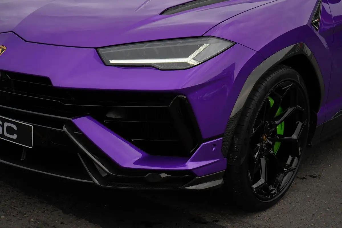2024-lamborghini-urus-40-no-trim-big-15