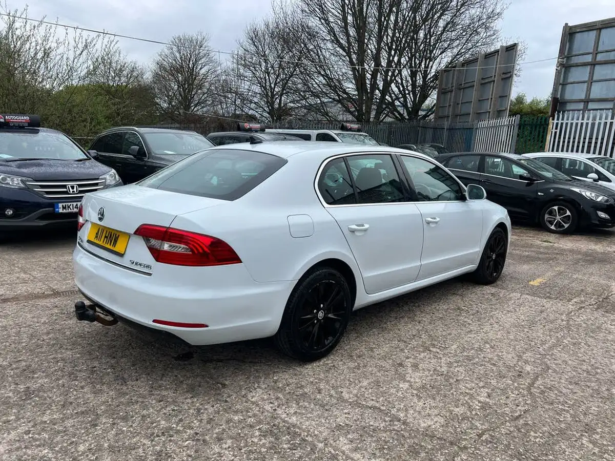 2014-skoda-superb-20tdi-black-edition-140ps-hatchback-dsg-big-5