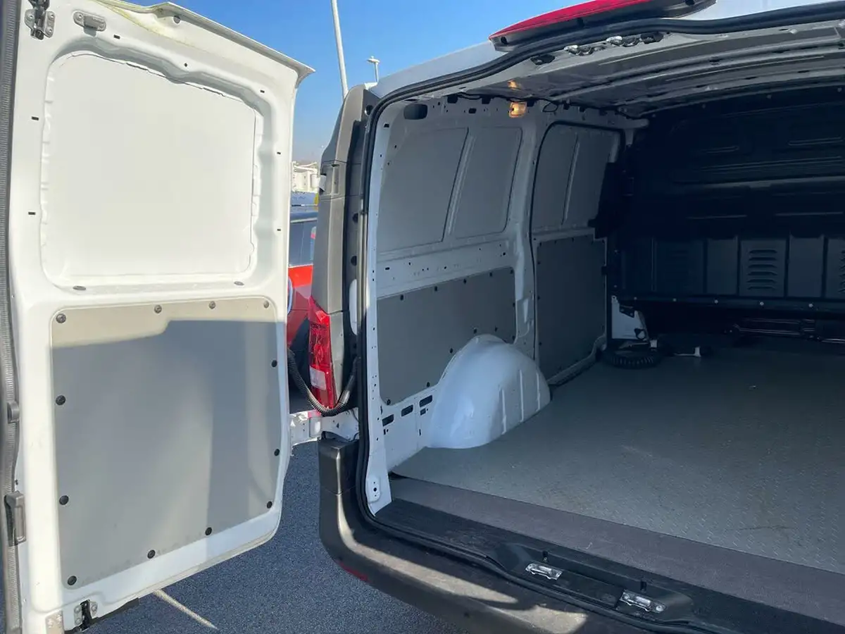 2020-mercedes-benz-vito-e-pure-l2-big-39