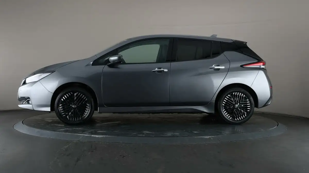 2022-nissan-leaf-e-e-tekna-59kwh-big-30