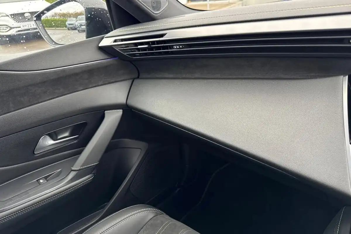 2024-peugeot-308-16-puretech-gt-180ps-big-59