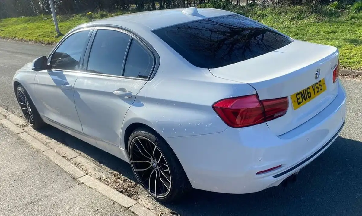 2016-bmw-3-series-20-320i-sport-saloon-4d-big-2