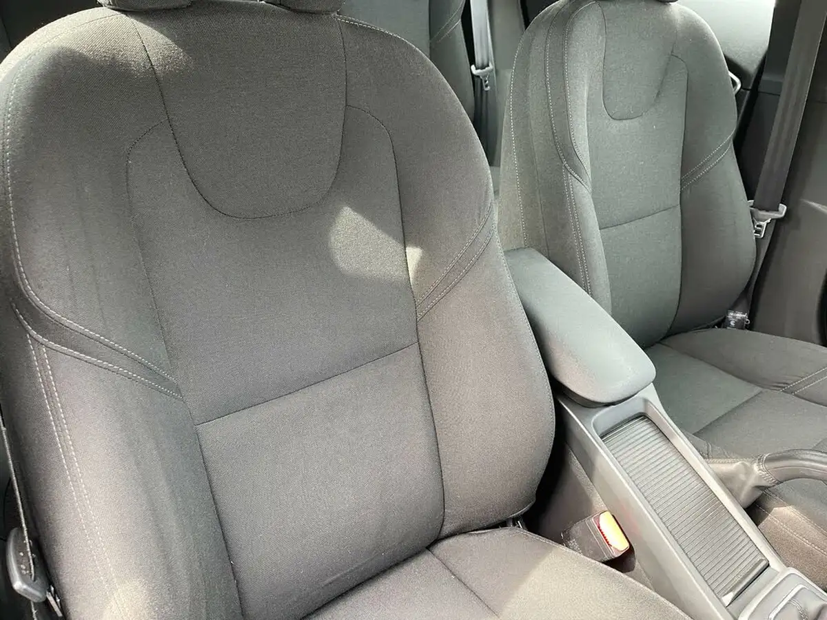 2014-volvo-v40-20td-d3-es-nav-big-13