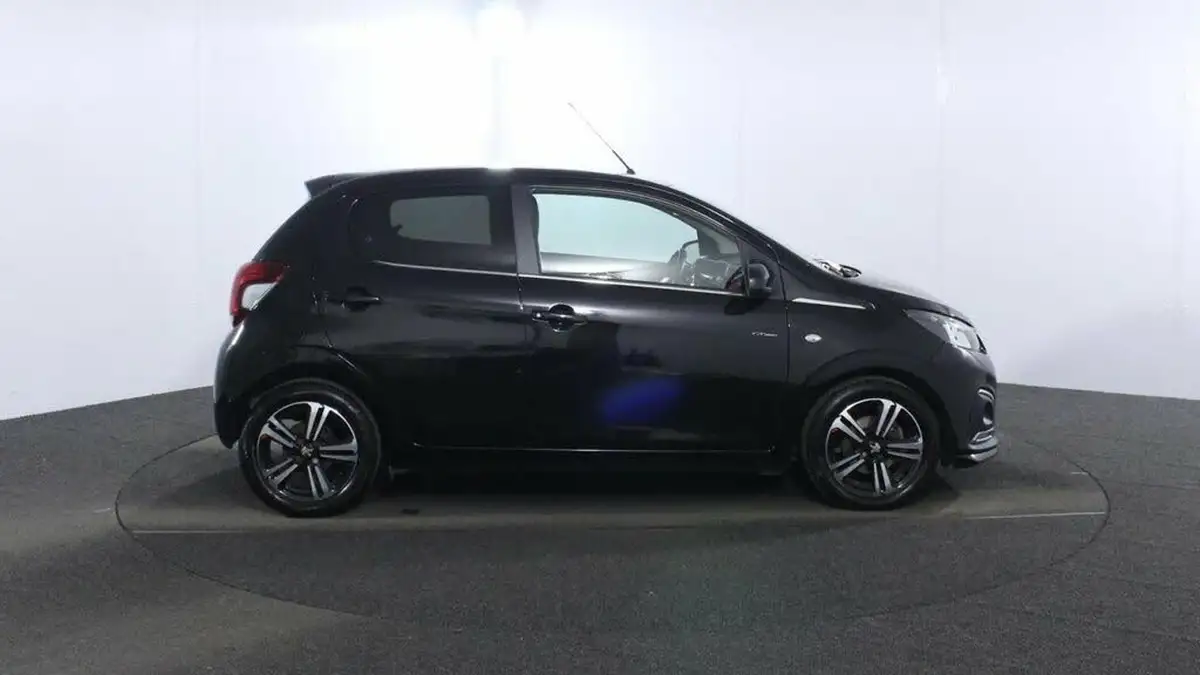 2016-peugeot-108-12-puretech-gt-line-5d-big-7