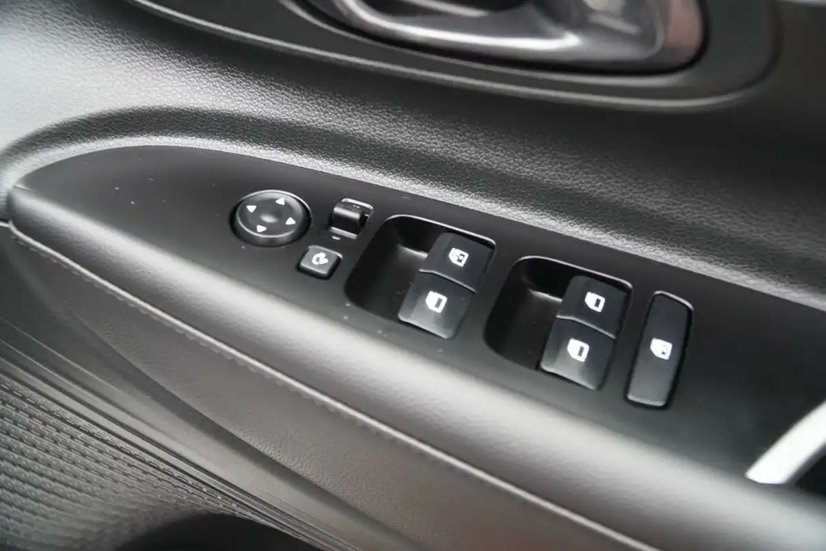 2024-hyundai-i20-10-t-gdi-ultimate-dct-big-33