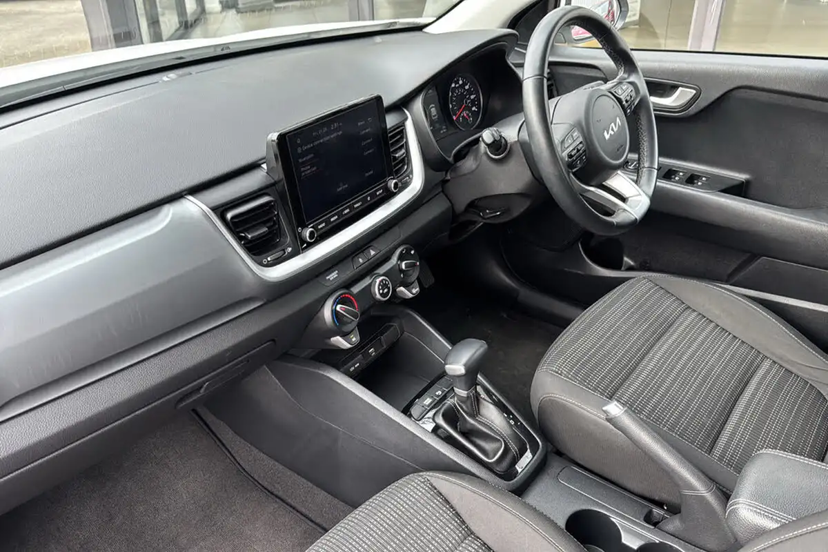2022-kia-stonic-10-t-gdi-2-dct-big-9