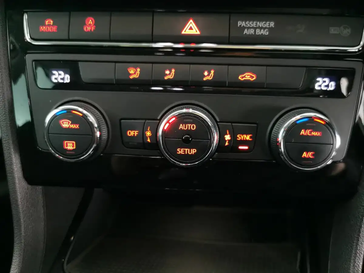 2017-seat-leon-14-ecotsi-fr-technology-hatchback-5d-big-18