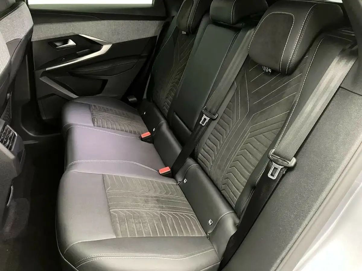 2024-peugeot-3008-suv-e-gt-big-18