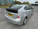 2011-toyota-prius-small-13
