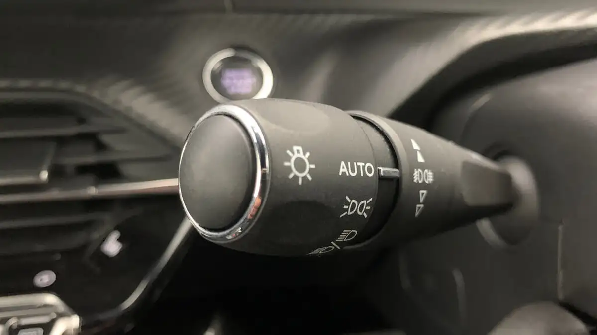 2021-peugeot-2008-suv-e-gt-big-36