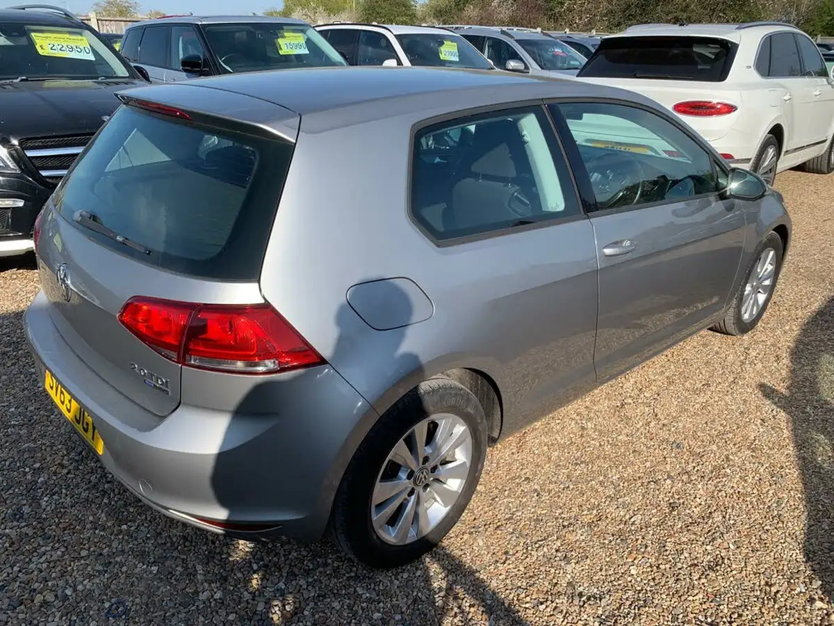 2013-volkswagen-golf-20tdi-se-ss-hatchback-3d-big-6