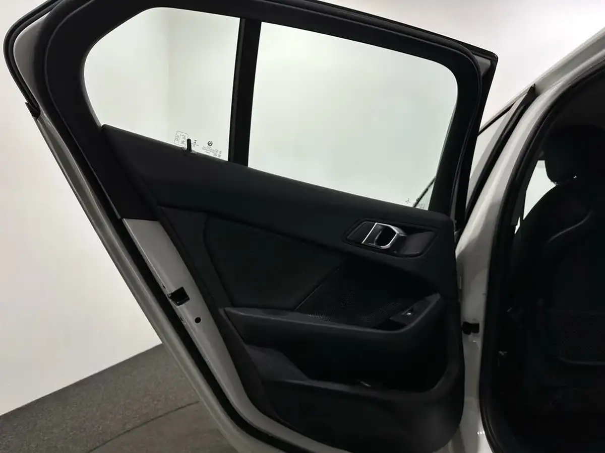 2021-bmw-1-series-15-118i-se-lcp-dct-big-38