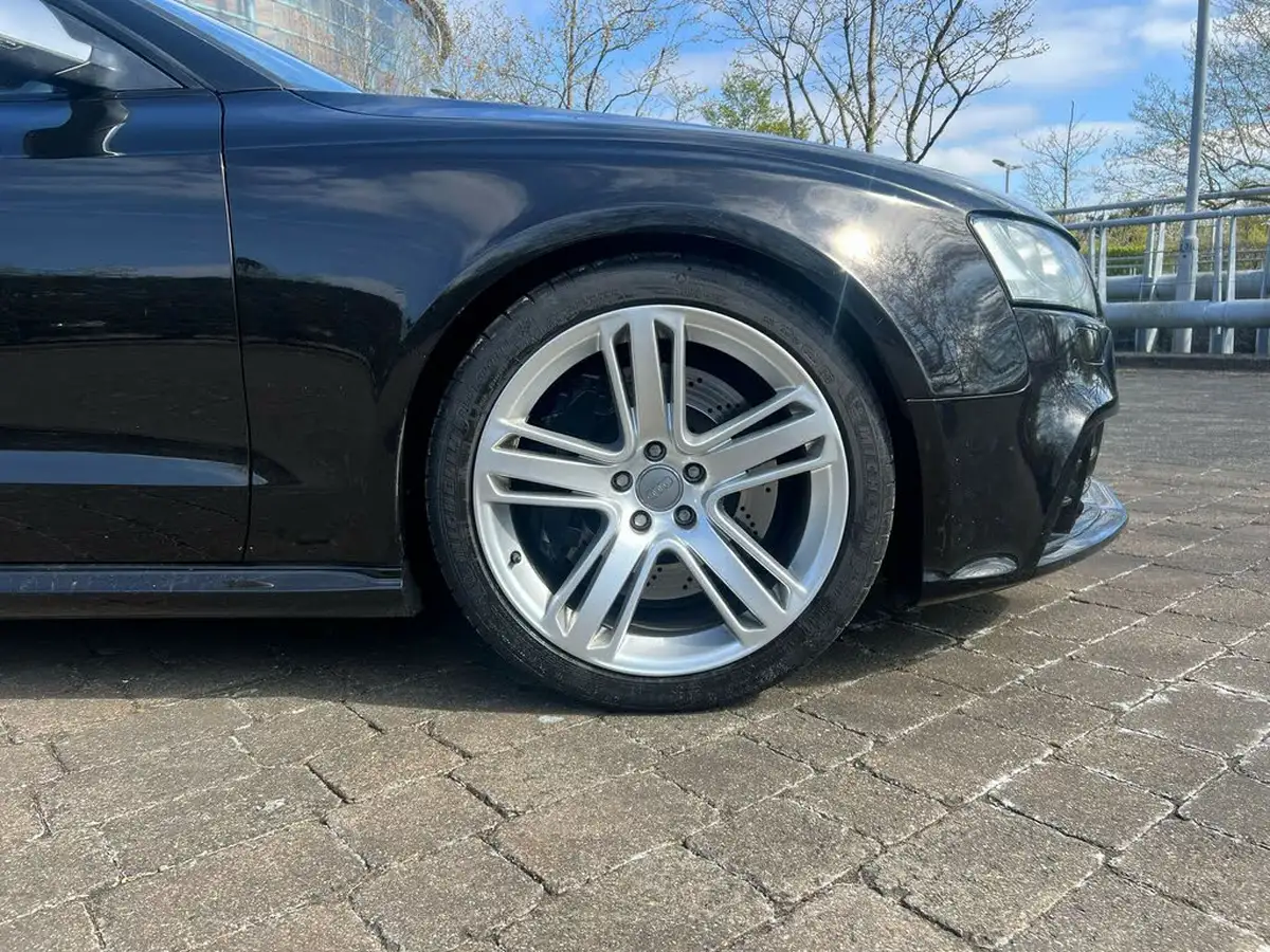 2011-audi-rs5-42-quattro-big-40