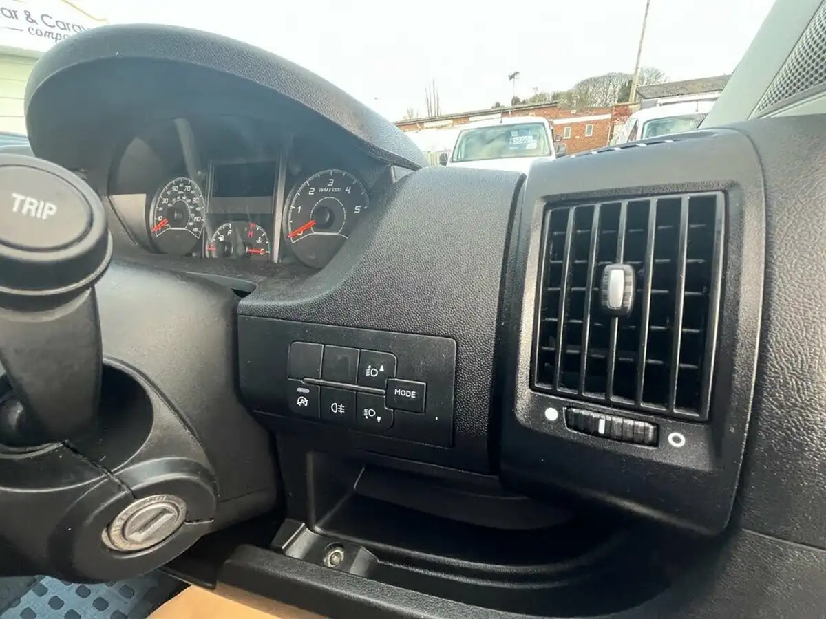 2022-peugeot-boxer-22-bluehdi-professional-435-l4-h2-big-23