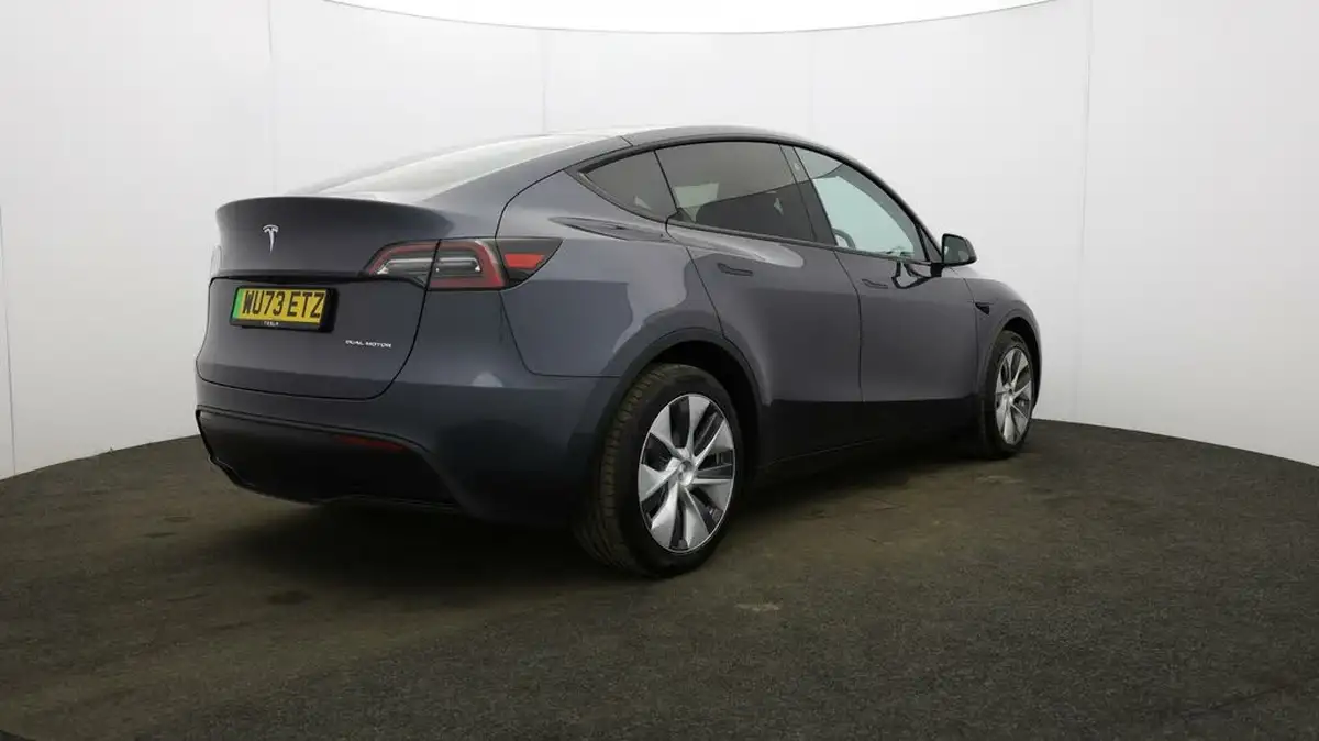 2023-tesla-model-y-e-long-range-big-6