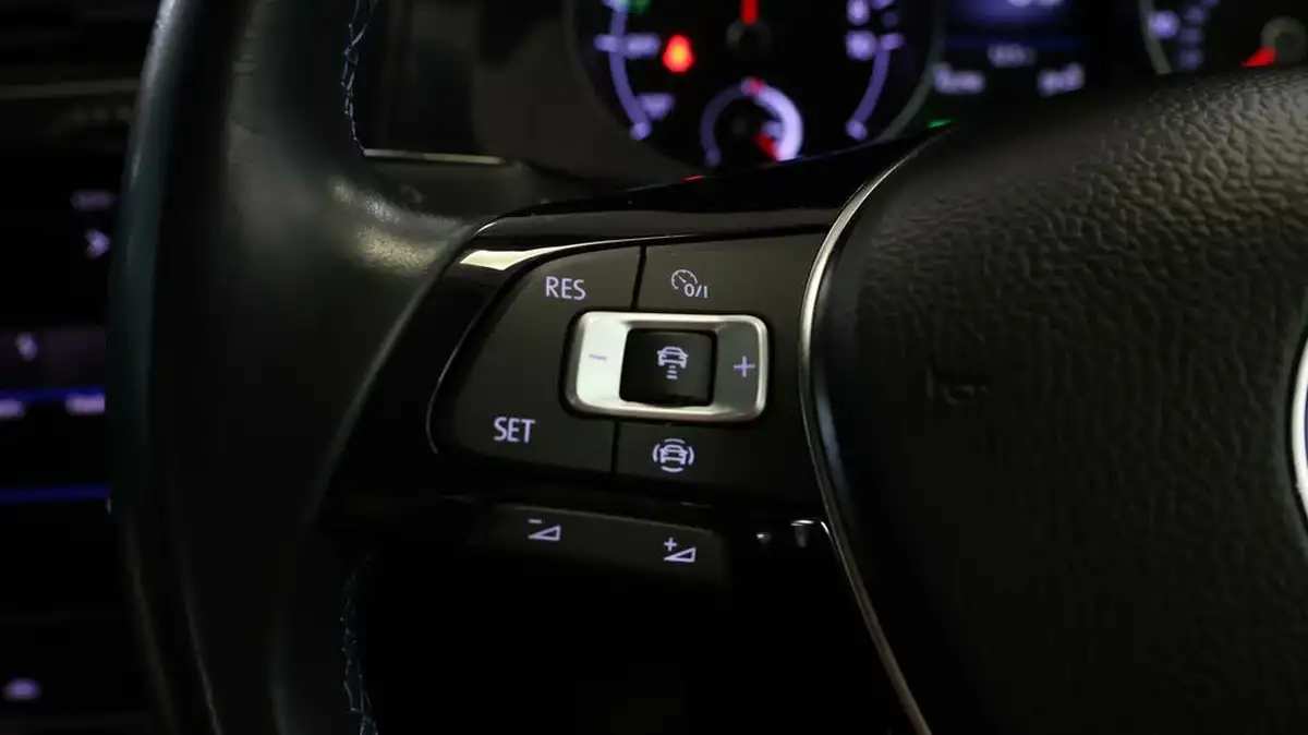 2019-volkswagen-golf-e-e-golf-big-21