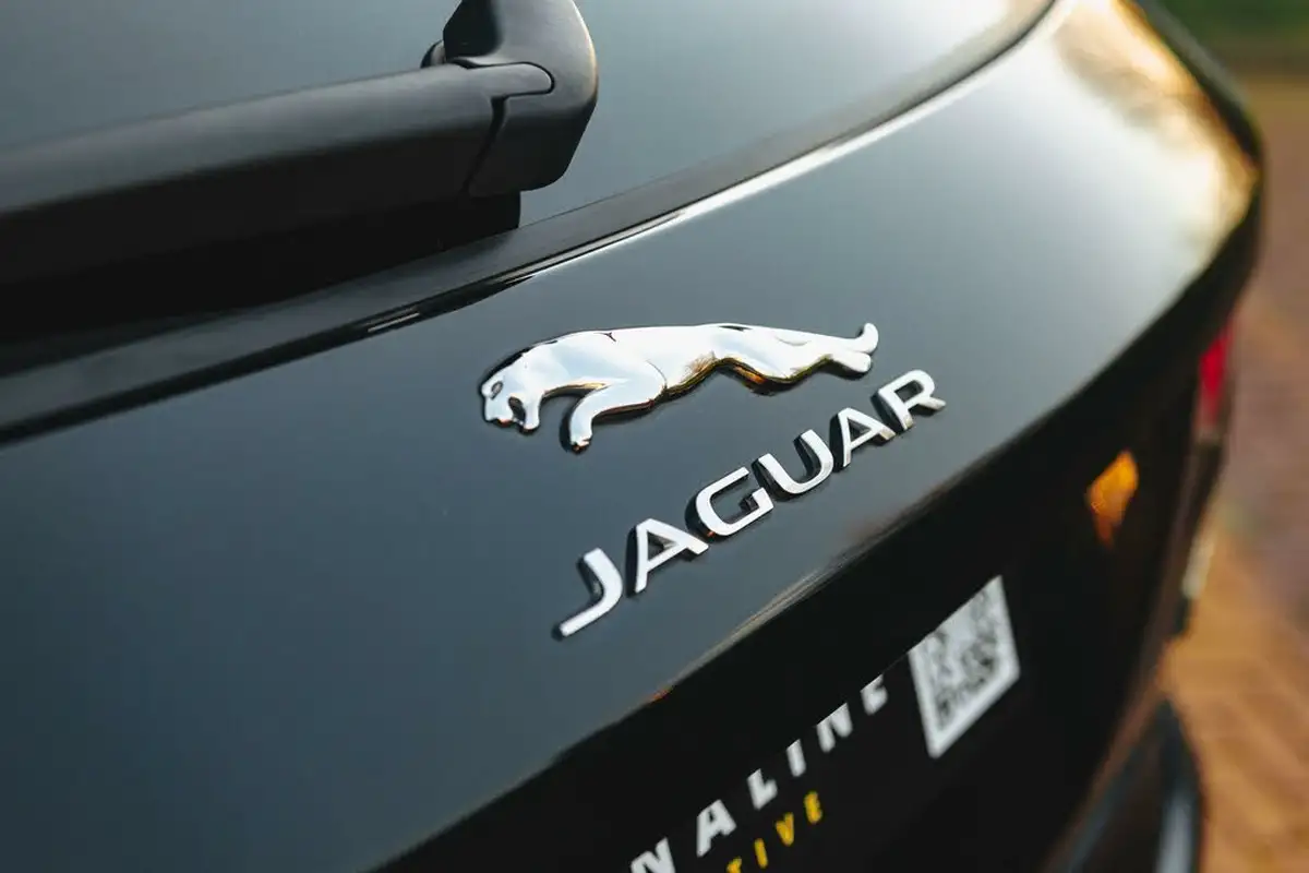 2020-jaguar-f-pace-30td-300-sport-big-23