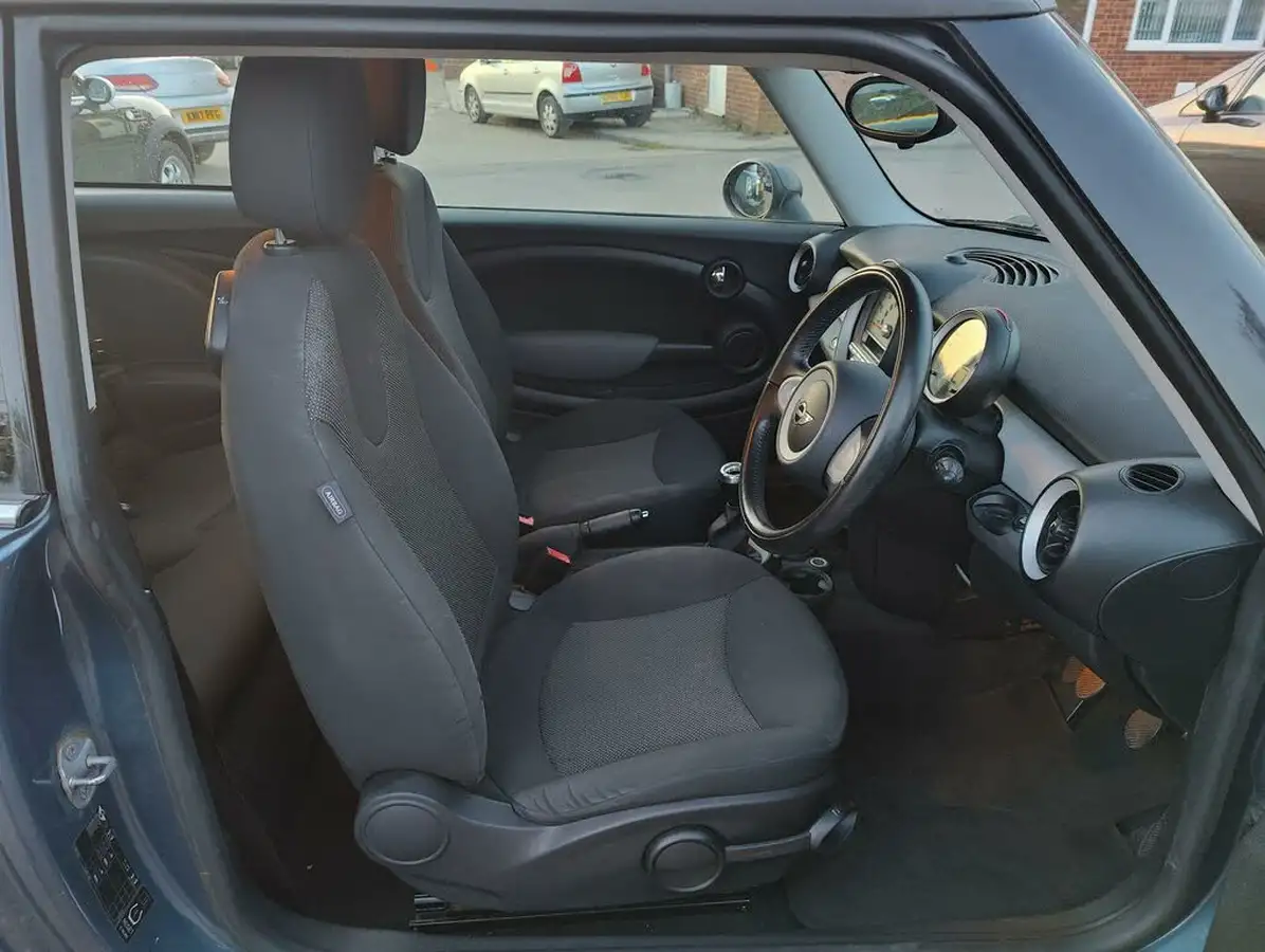 2010-mini-cooper-14-one-95bhp-big-9