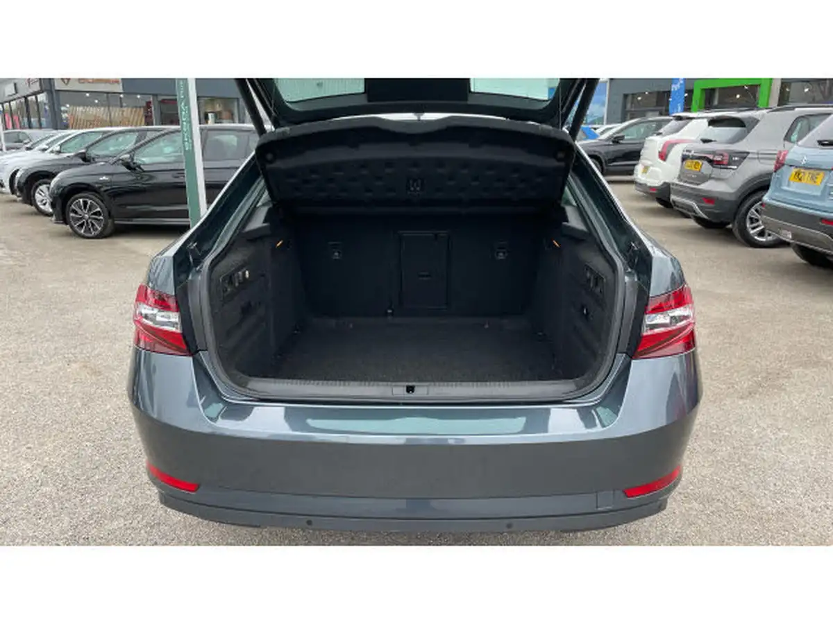 2016-skoda-superb-20tdi-scr-laurin-klement-190ps-4x4-hatchback-dsg-big-3