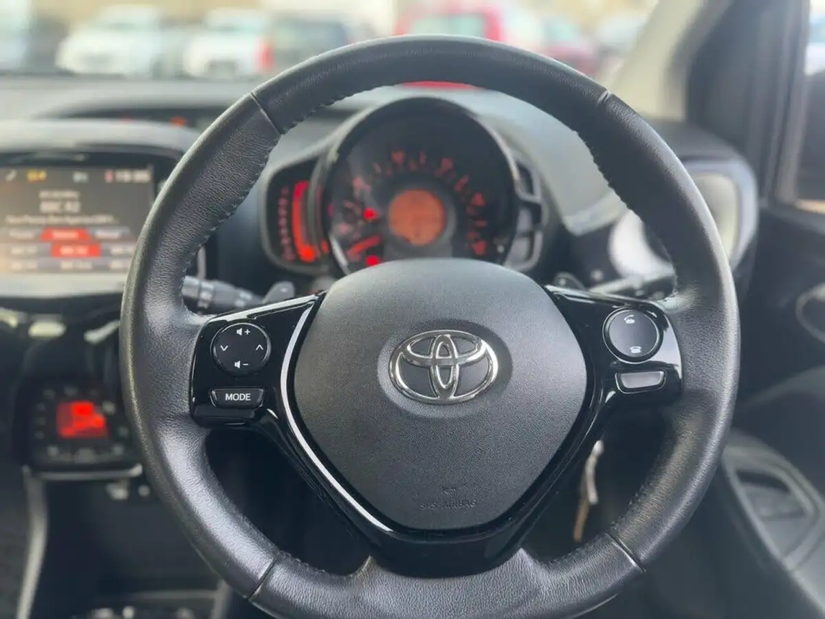 2015-toyota-aygo-10-vvt-i-x-clusiv-5d-x-shift-big-10