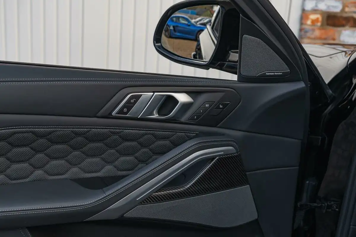 2020-bmw-x6-44-m-competition-big-32
