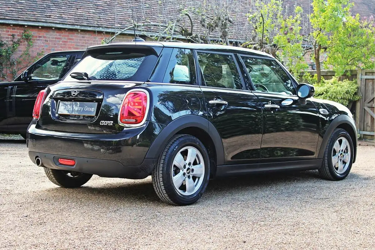 2020-mini-countryman-15-cooper-classic-auto-big-4