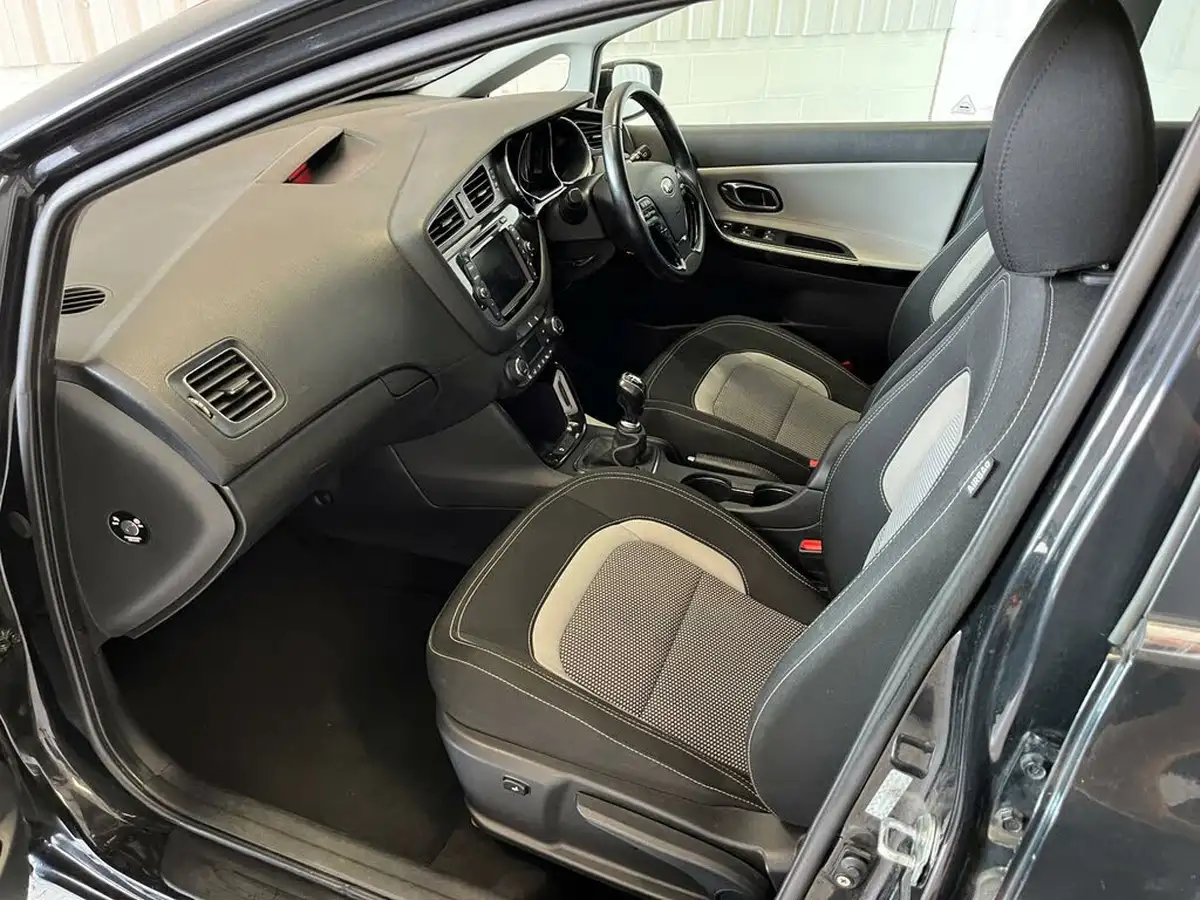 2012-kia-ceed-16-3-isg-hatchback-big-9