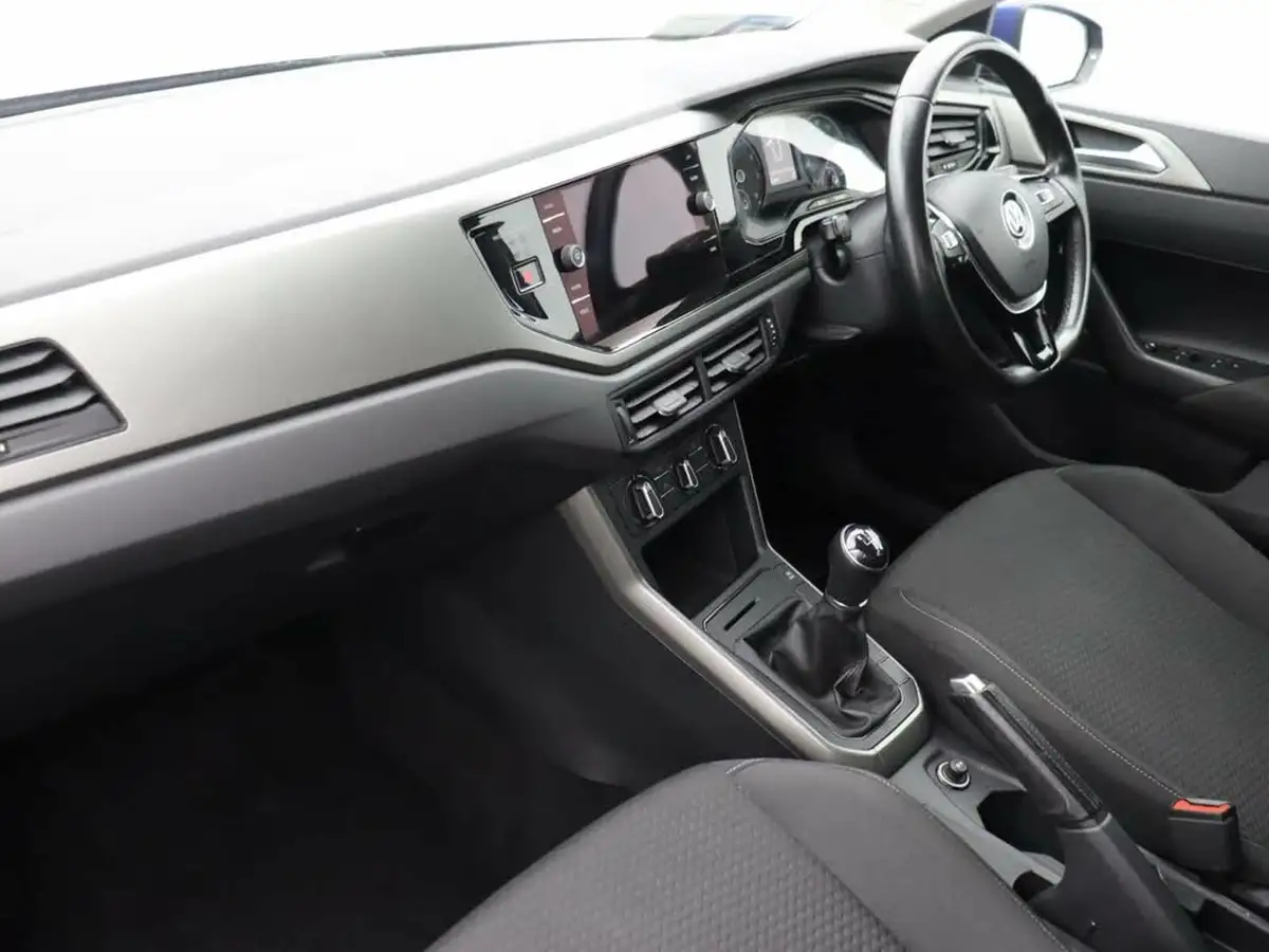 2018-volkswagen-polo-10-se-75ps-big-11