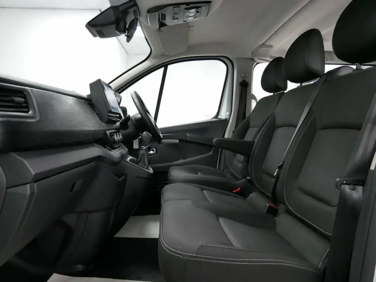 2023-renault-trafic-passenger-20-blue-dci-ll30-170-sport-big-4