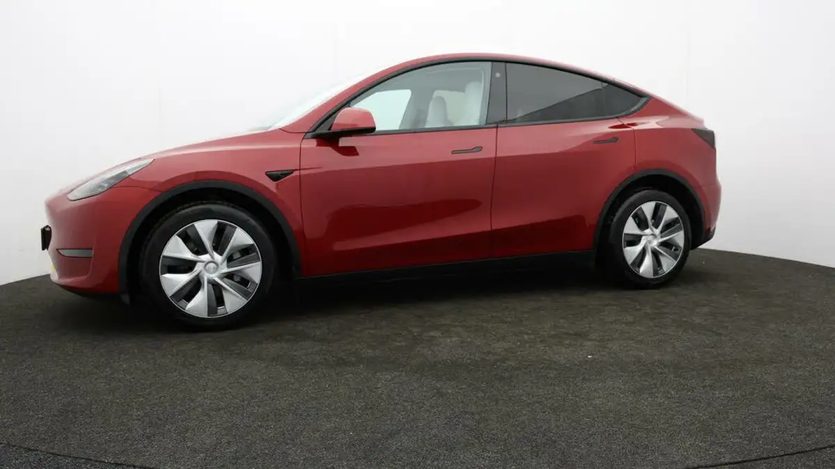 2022-tesla-model-y-e-long-range-big-60
