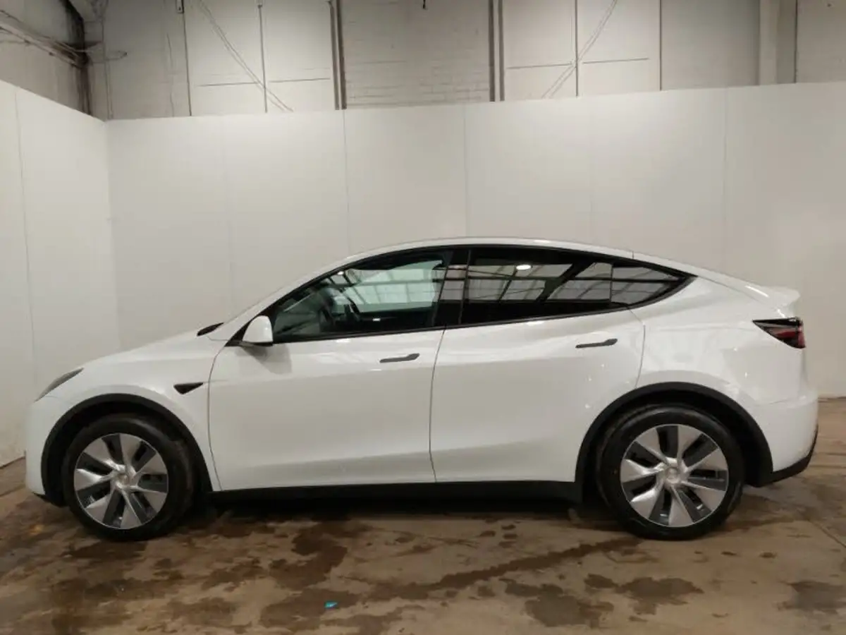 2023-tesla-model-y-e-rwd-big-3