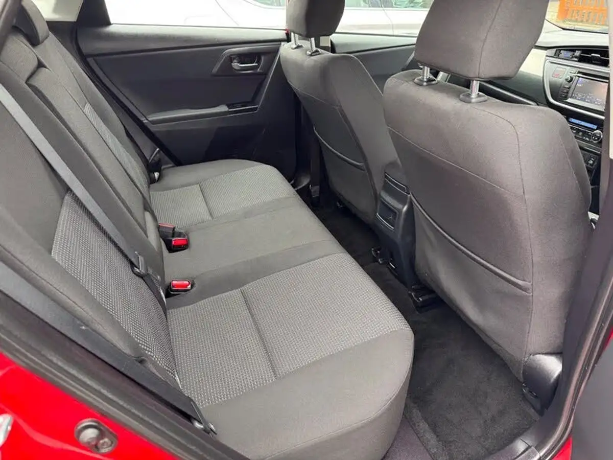 2014-toyota-auris-16-icon-hatchback-multidrive-s-big-12